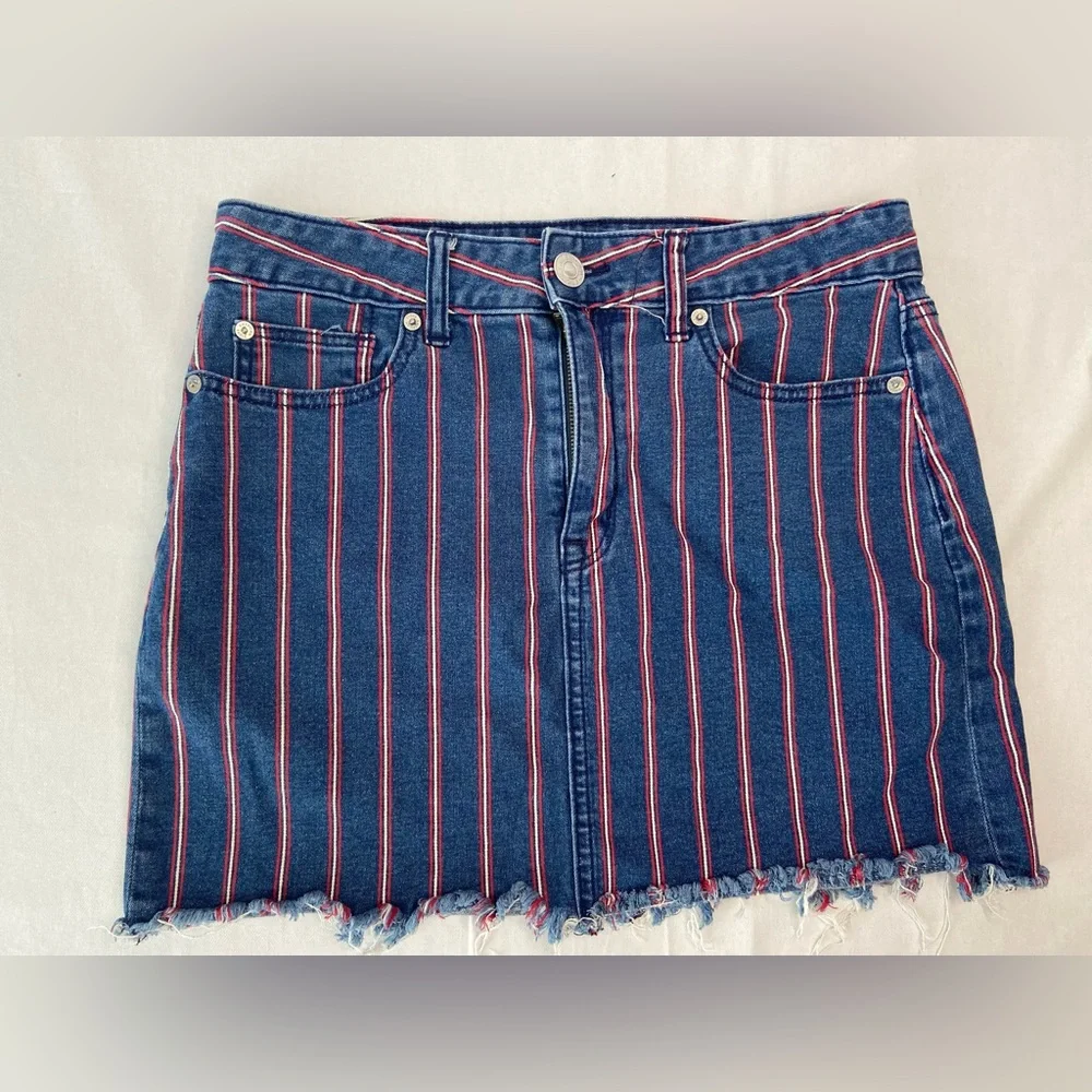 American Eagle Outfitters‎ Blue and Red Striped Mini Skirt Size 8.